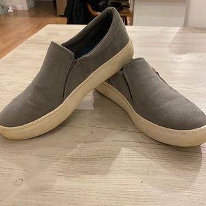 Dr scholl’s ‘No Chill’ gray slide on sneakers size 8.5